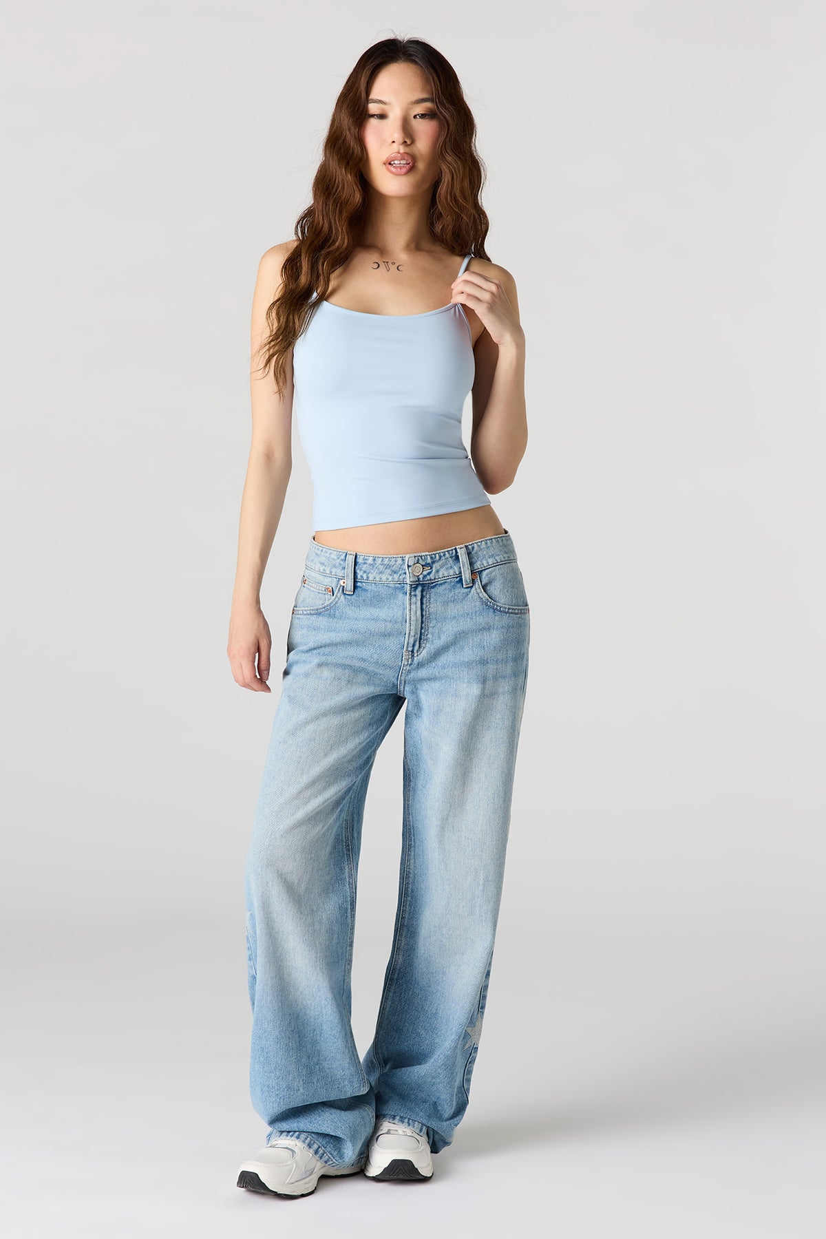 Alt View 5. Brooklyn Low Rise Baggy Jean - Light Denim Blue
