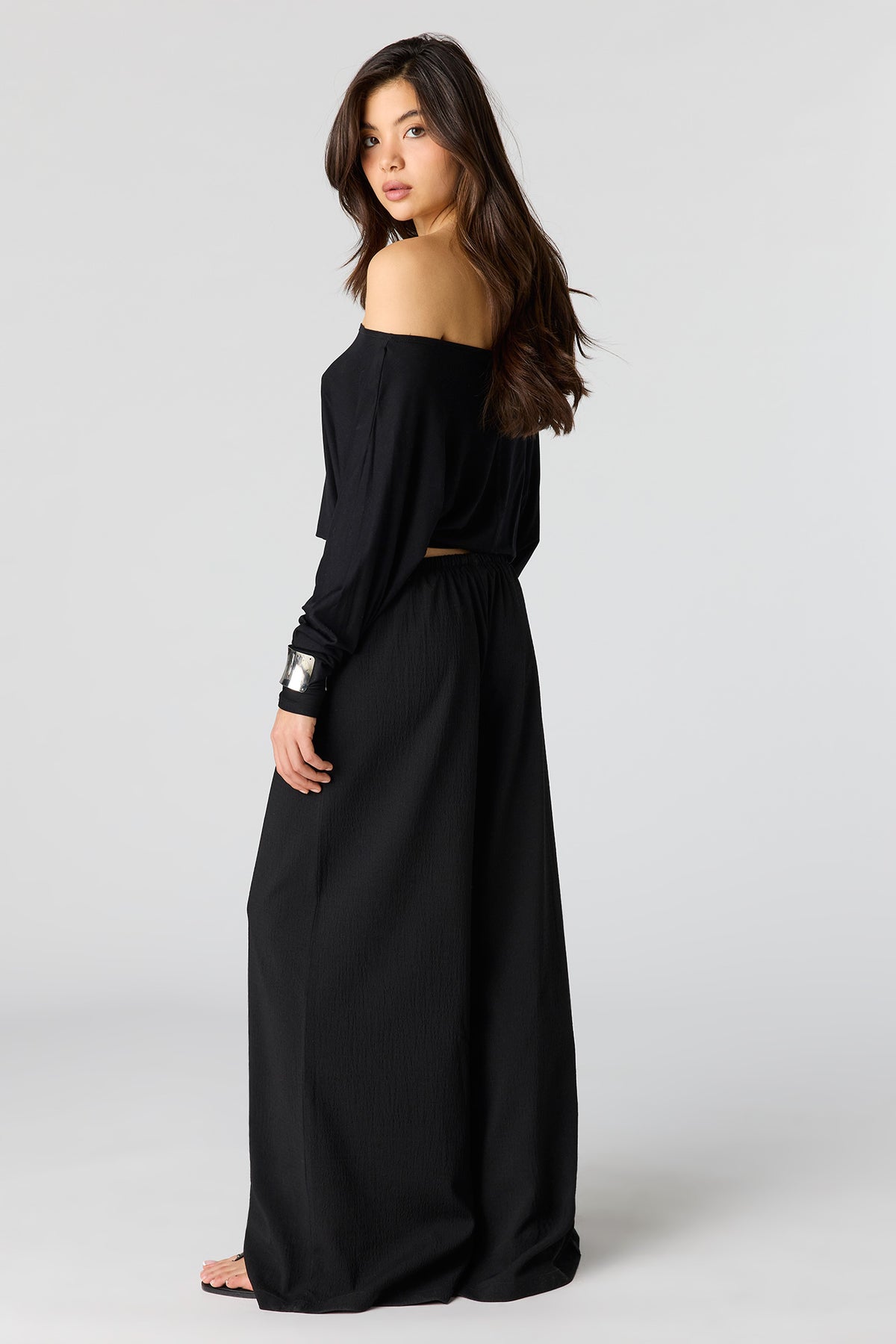 Alt View 3. Textured Flowy Wide Leg Pant - Black