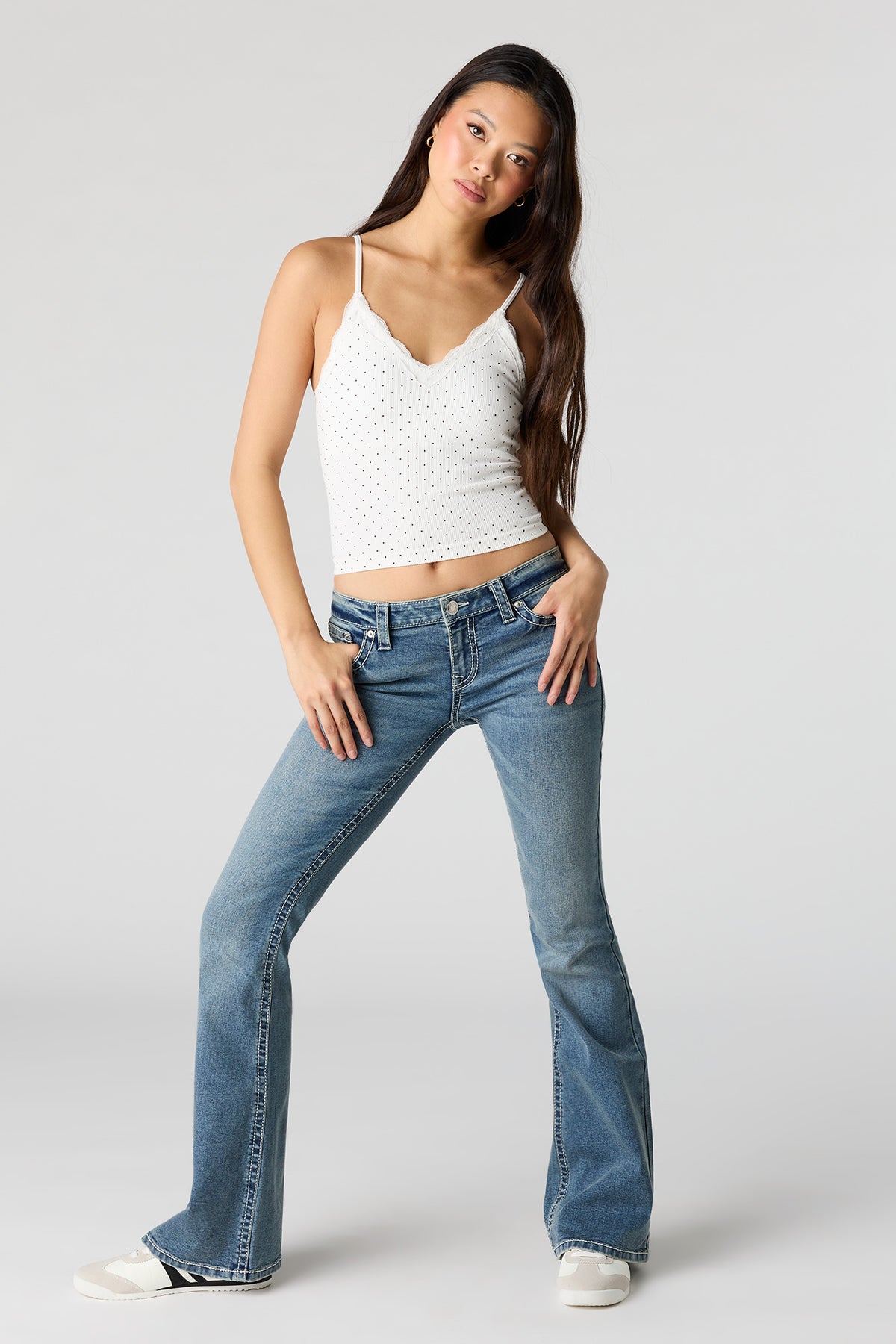 Alt View 3. Seamless Lace Trim Cami - Black with White