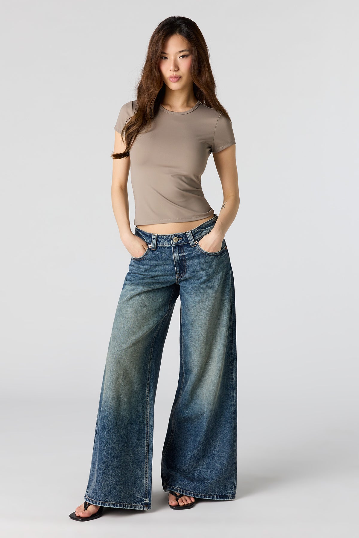 Alt View 3. Luxe Heavy Contour T-Shirt - Taupe