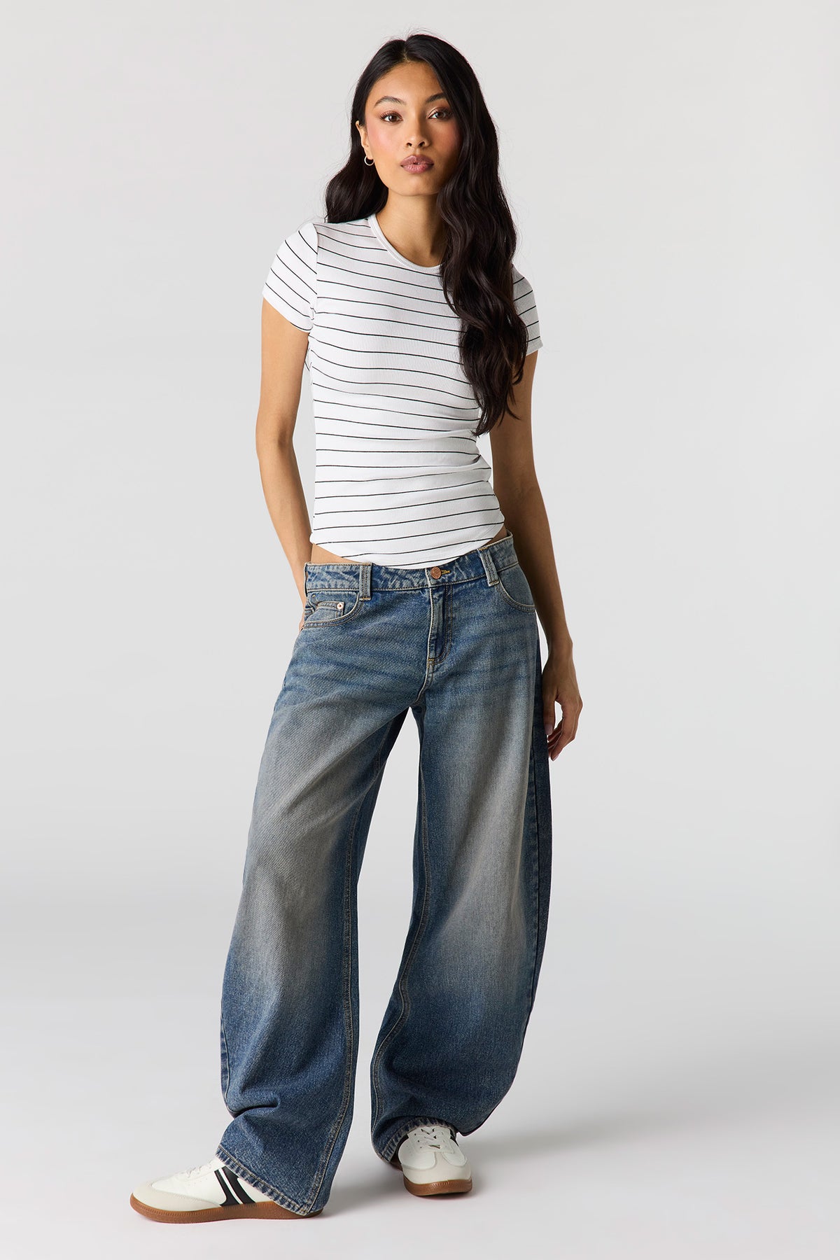 Alt View 3. Ribbed Curved Hem T-Shirt - Dark Brown