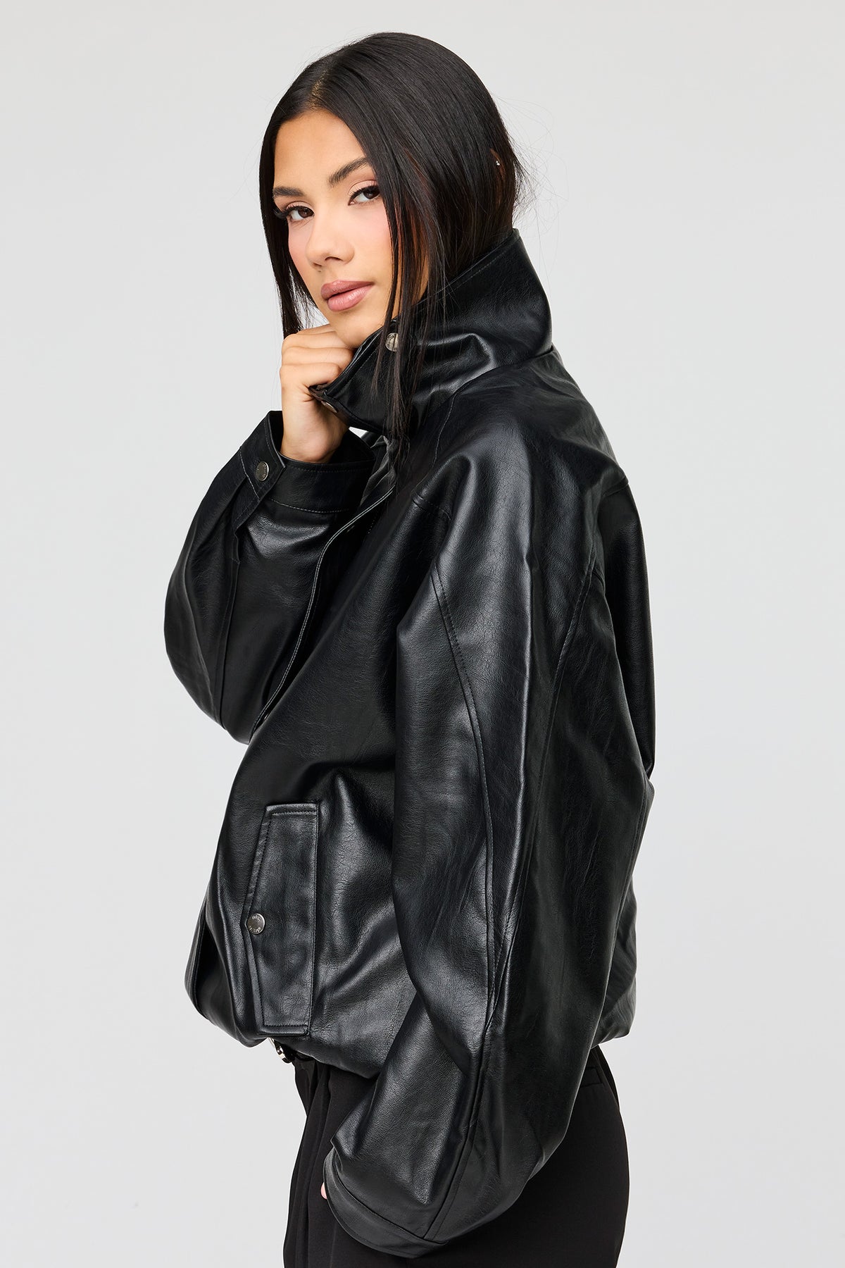 Alt View 2. Oversized Faux Leather Jacket - Black