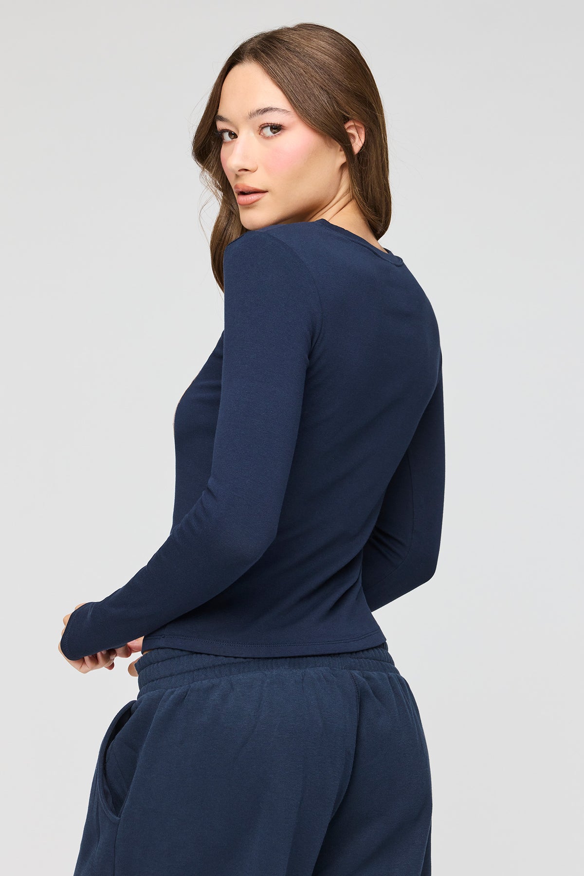 Alt View 2. Graphic Fitted Long Sleeve Top - Navy