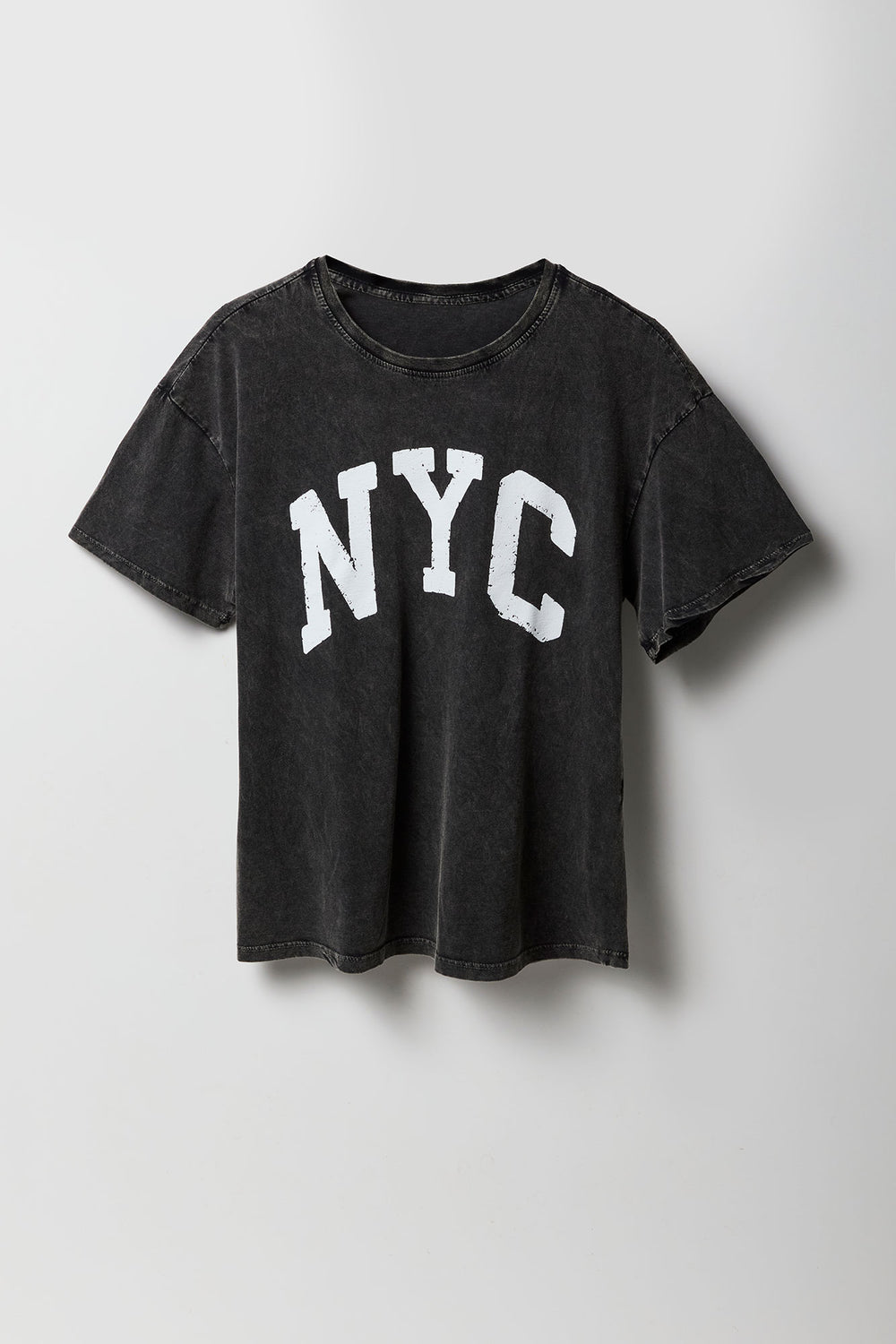 NYC Graphic Washed Boyfriend T-Shirt NYC Graphic Washed Boyfriend T-Shirt 4