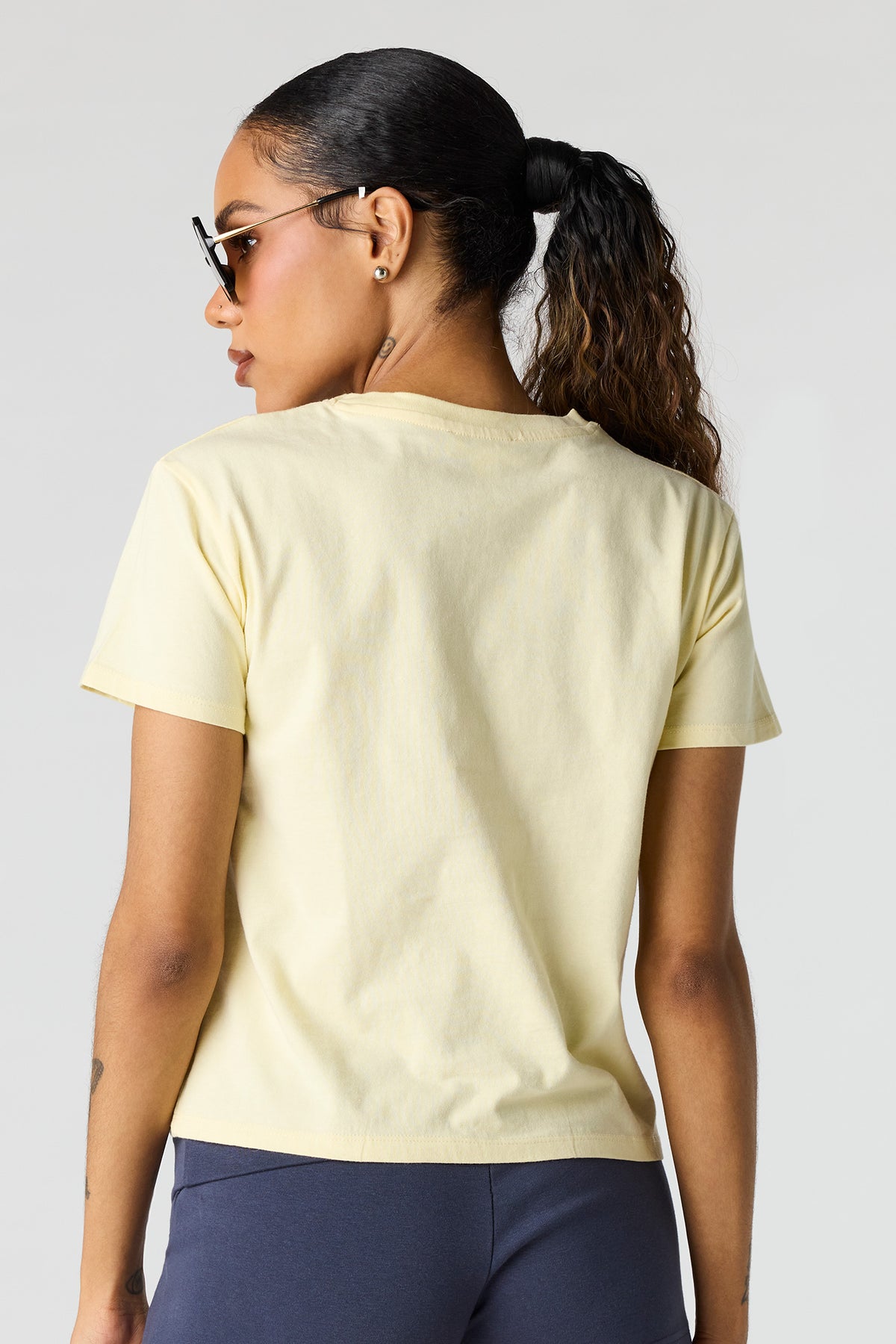 Alt View 2. Graphic T-Shirt - Yellow