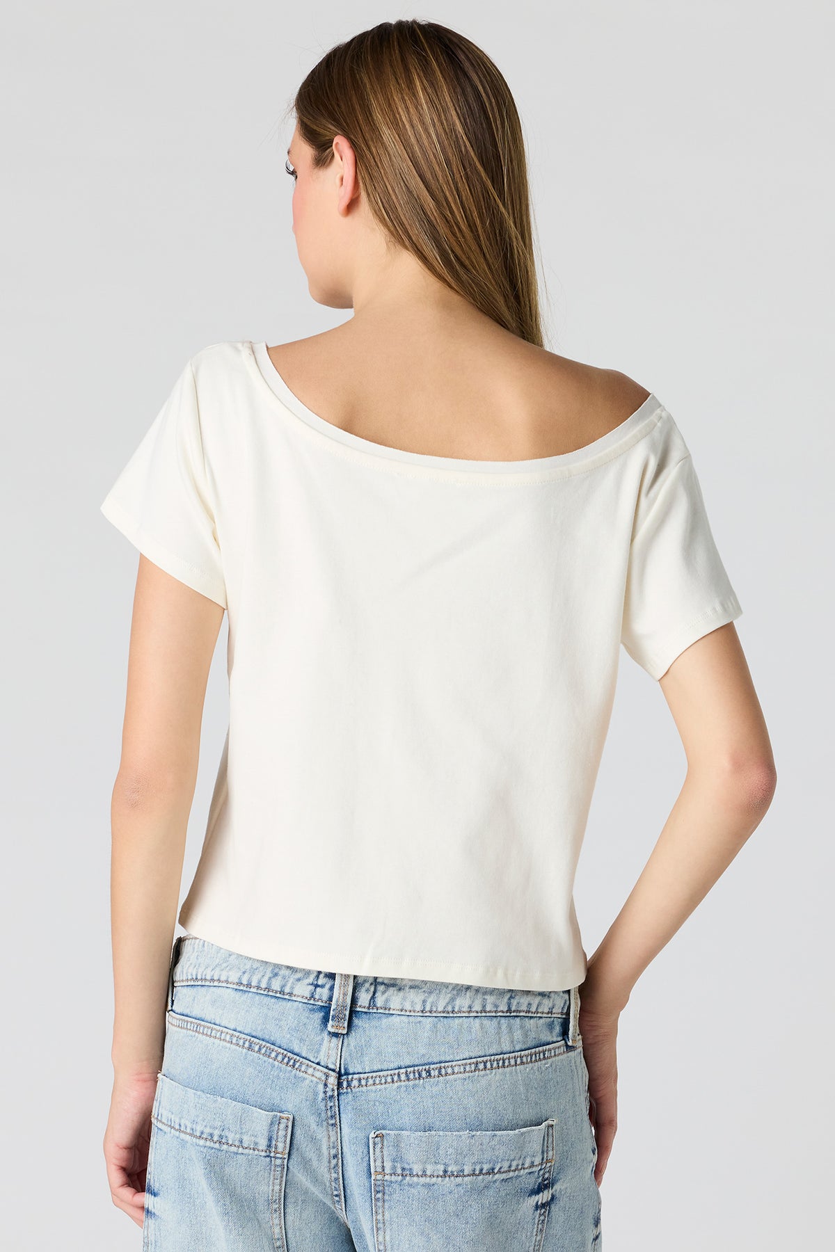 Alt View 2. Off Shoulder Graphic T-Shirt - Off White