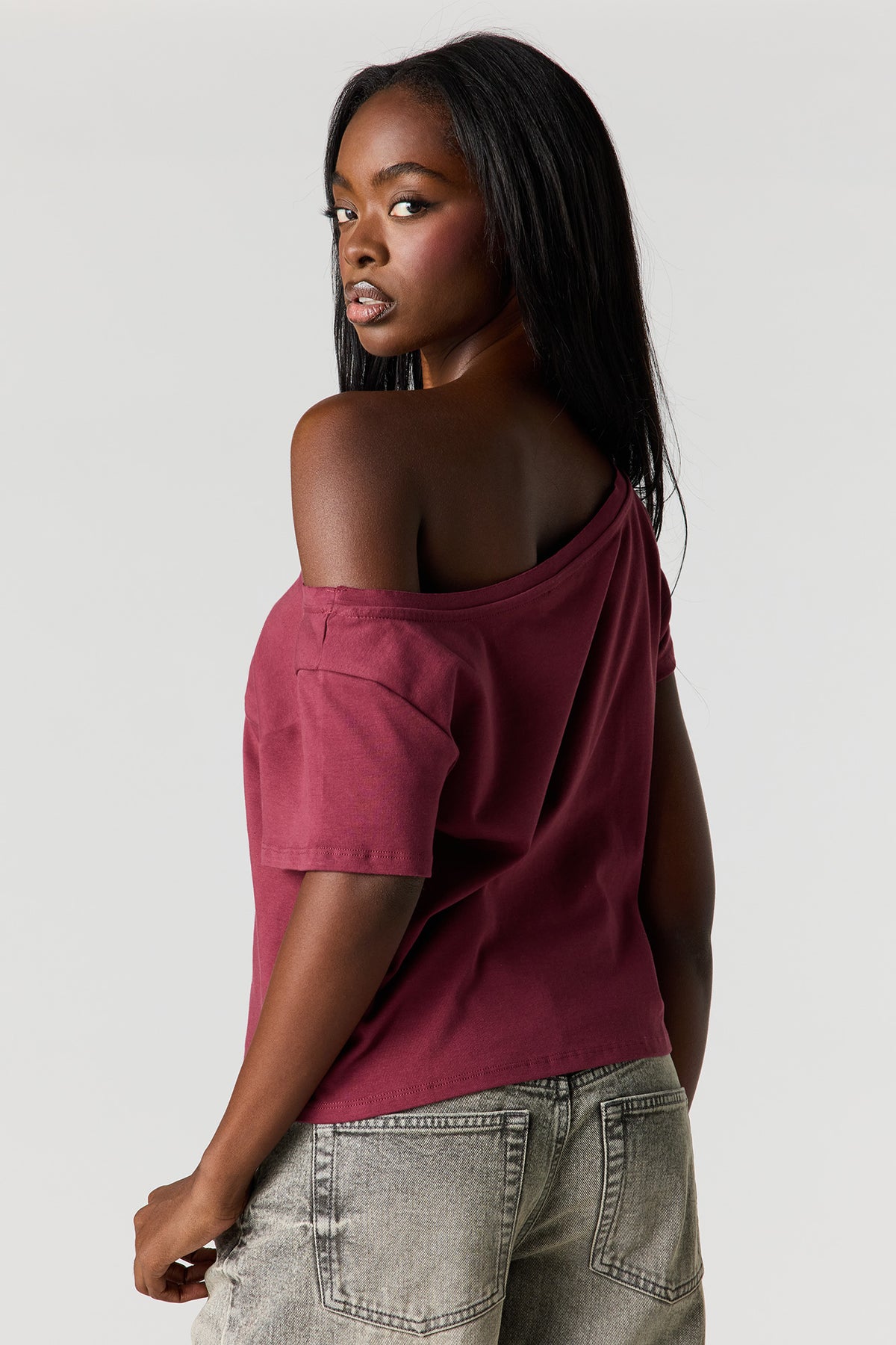 Alt View 2. Off Shoulder Graphic T-Shirt - Burgundy