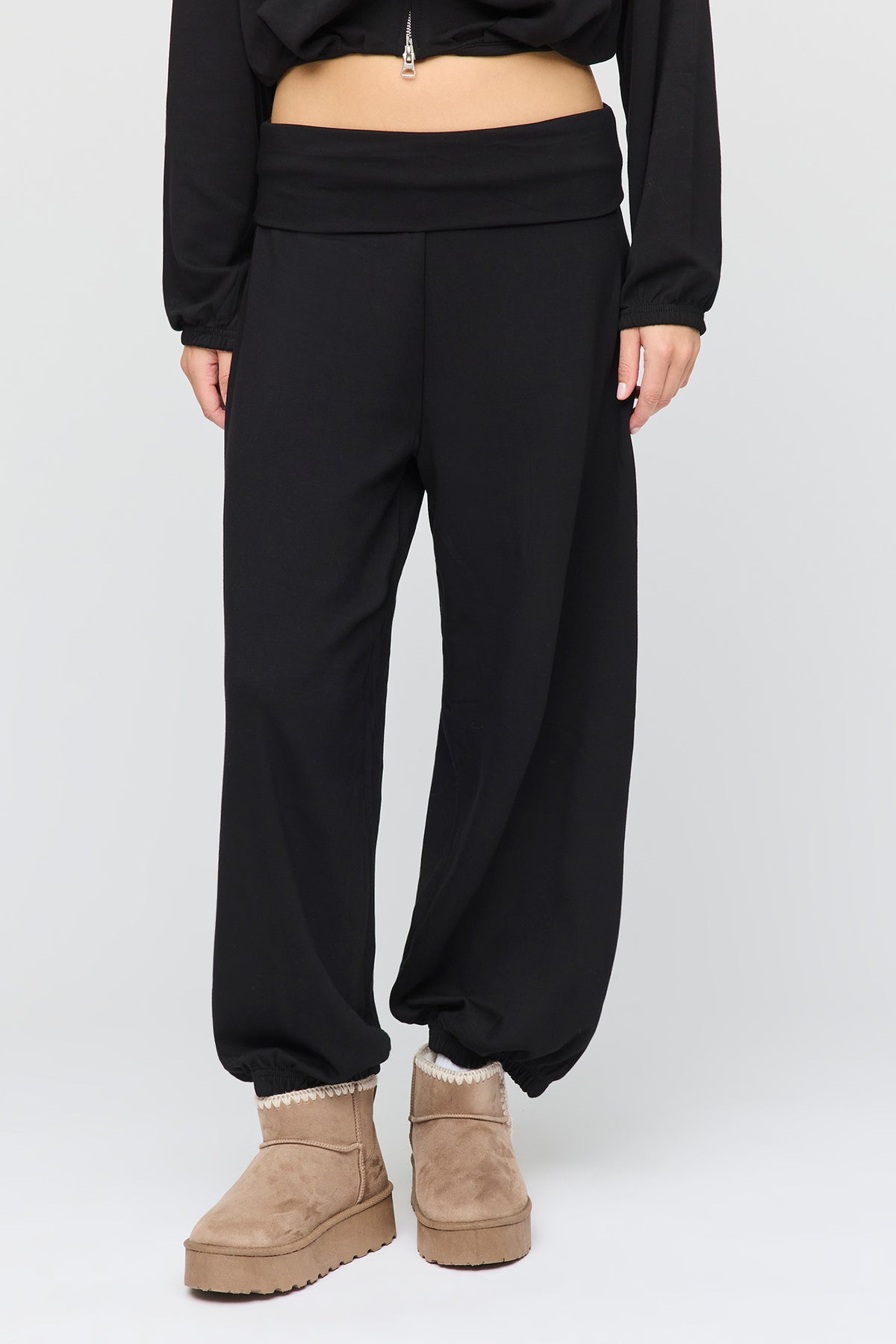 Alt View 2. U/A Foldover Waist Balloon Leg Jogger - Black