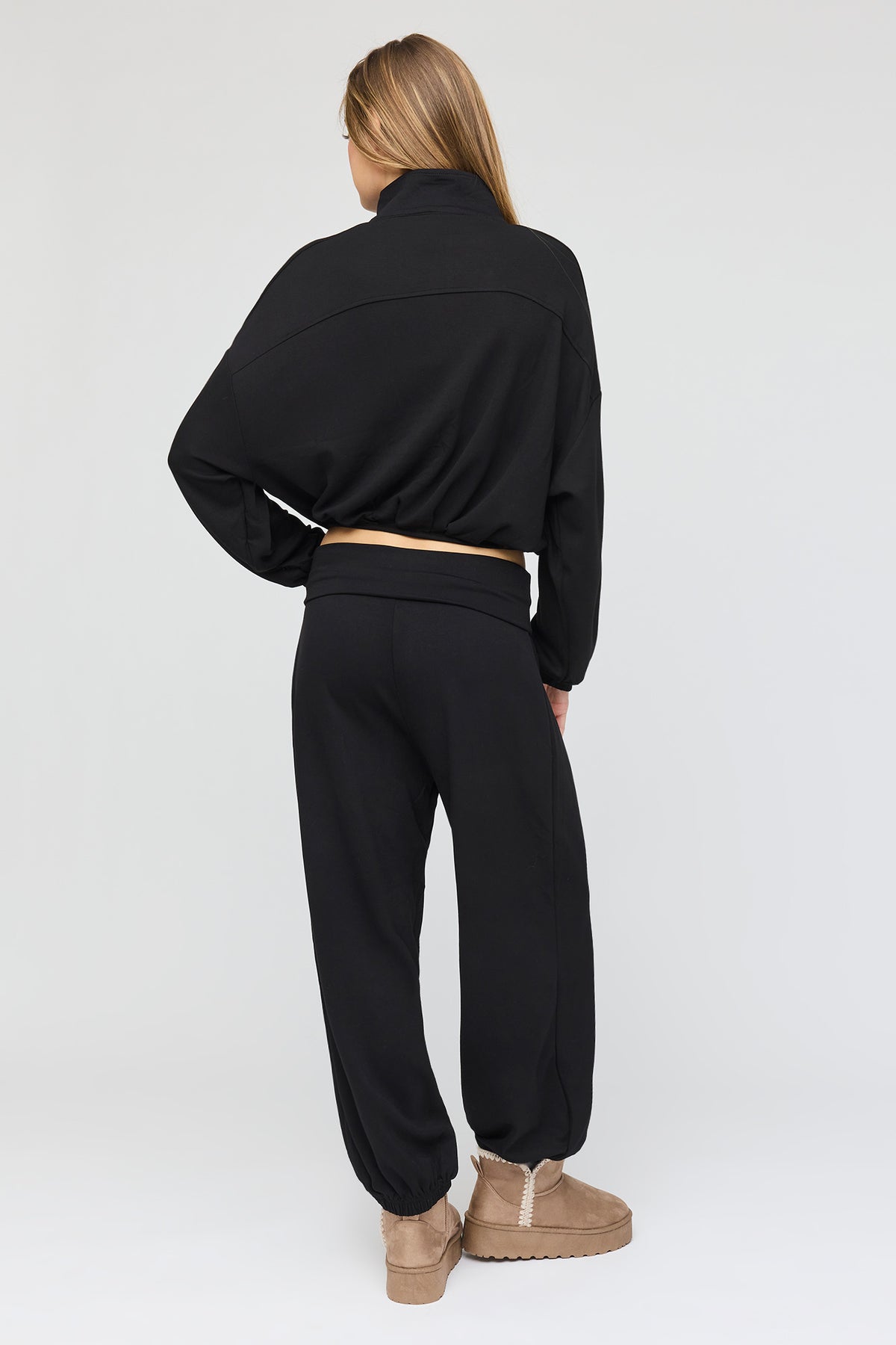 Alt View 3. U/A Foldover Waist Balloon Leg Jogger - Black