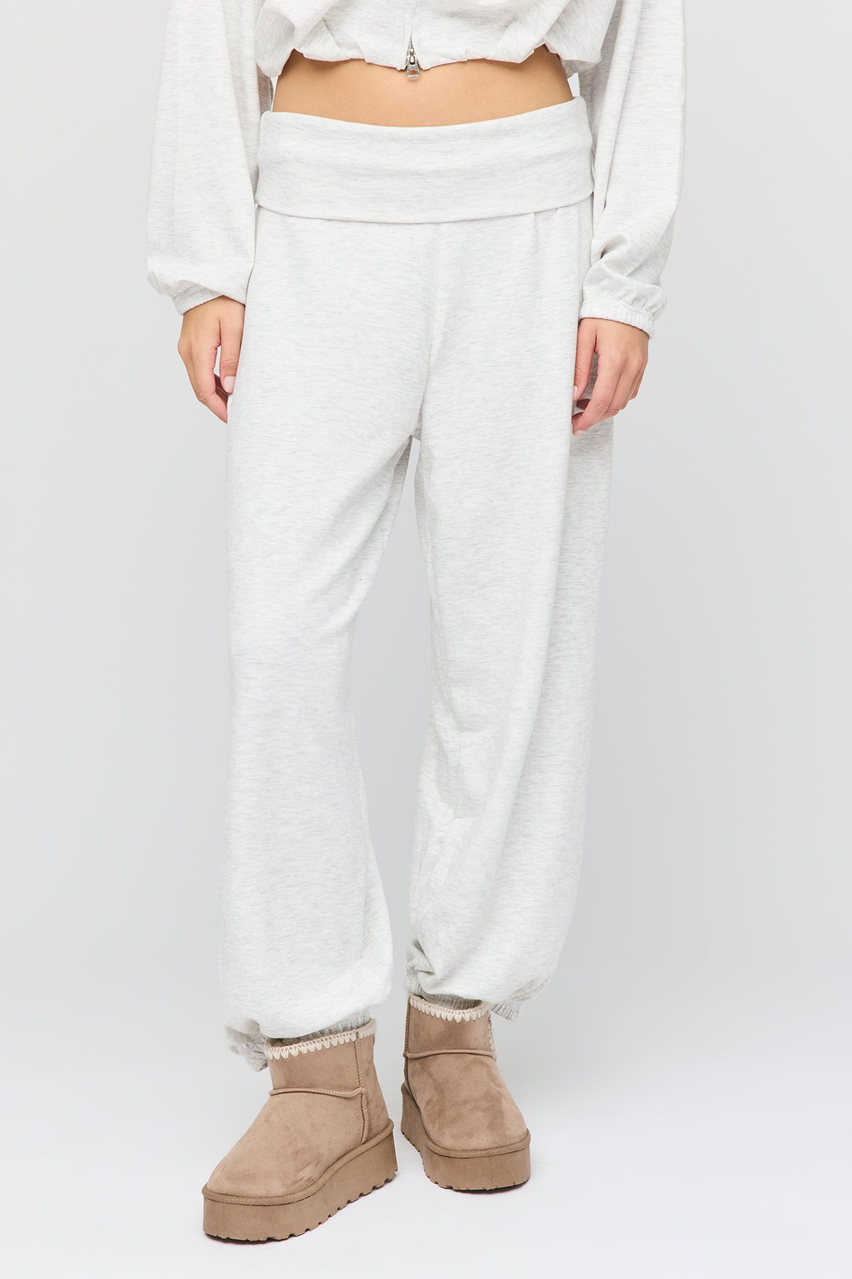 Alt View 2. U/A Foldover Waist Balloon Leg Jogger - Light Grey