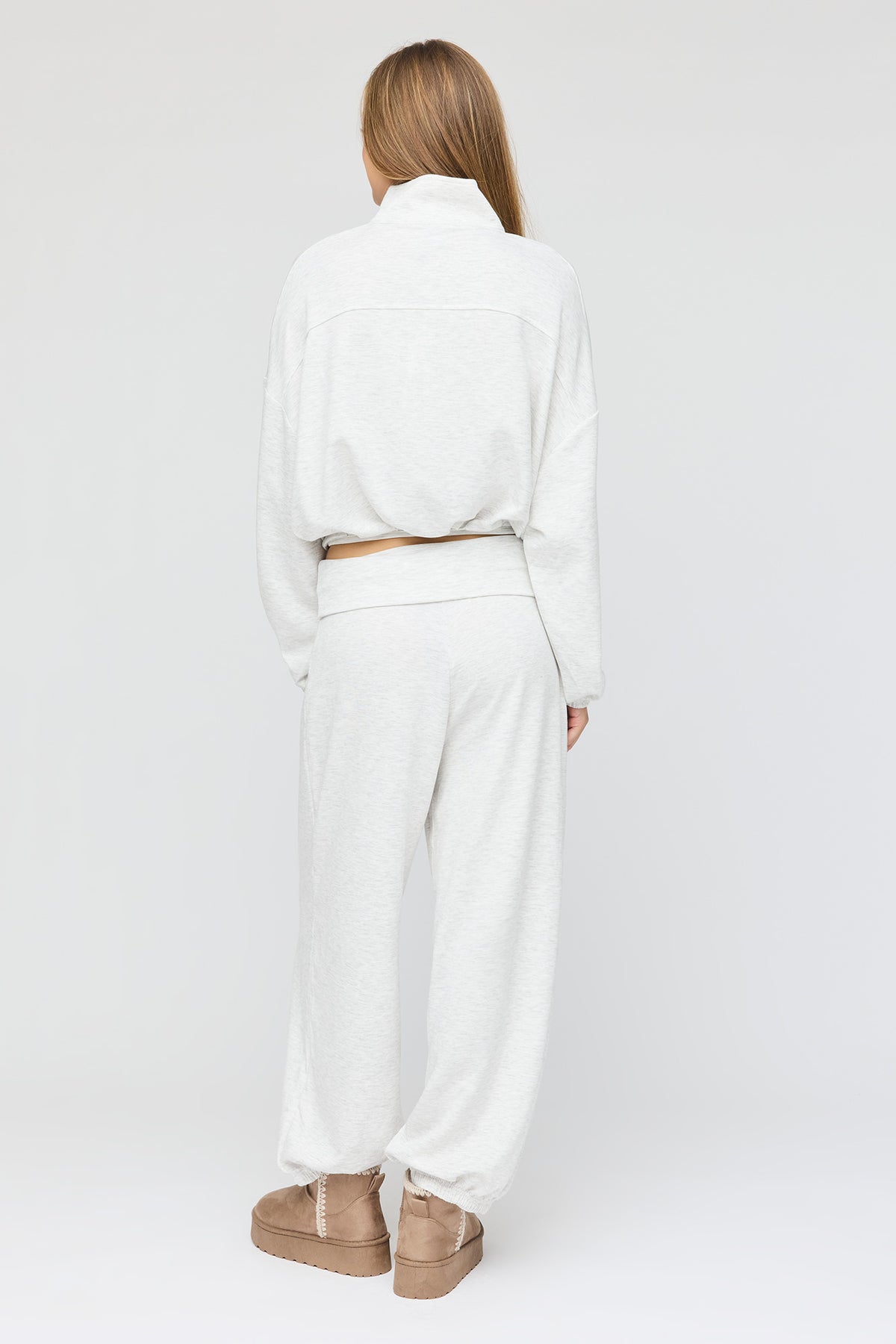 Alt View 3. U/A Foldover Waist Balloon Leg Jogger - Light Grey