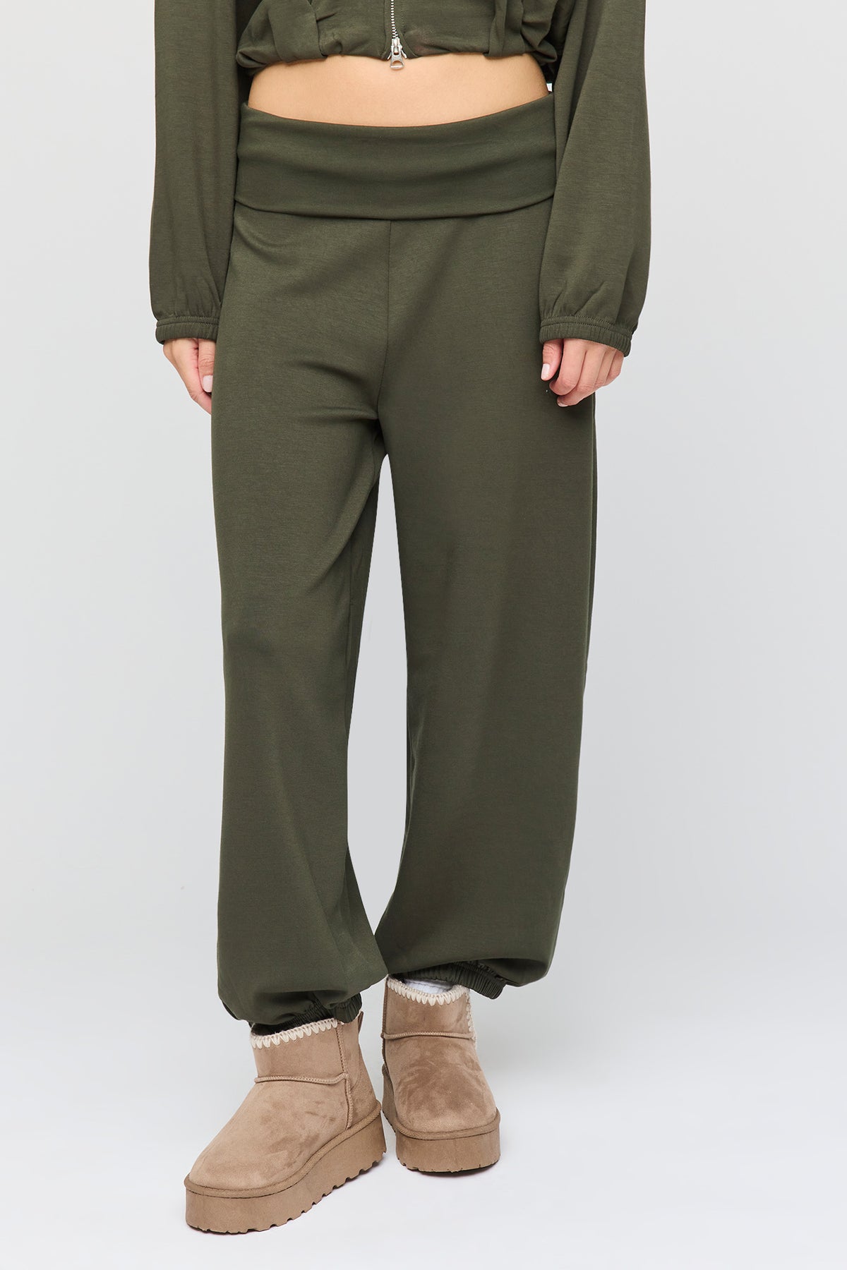 Alt View 2. U/A Foldover Waist Balloon Leg Jogger - Green