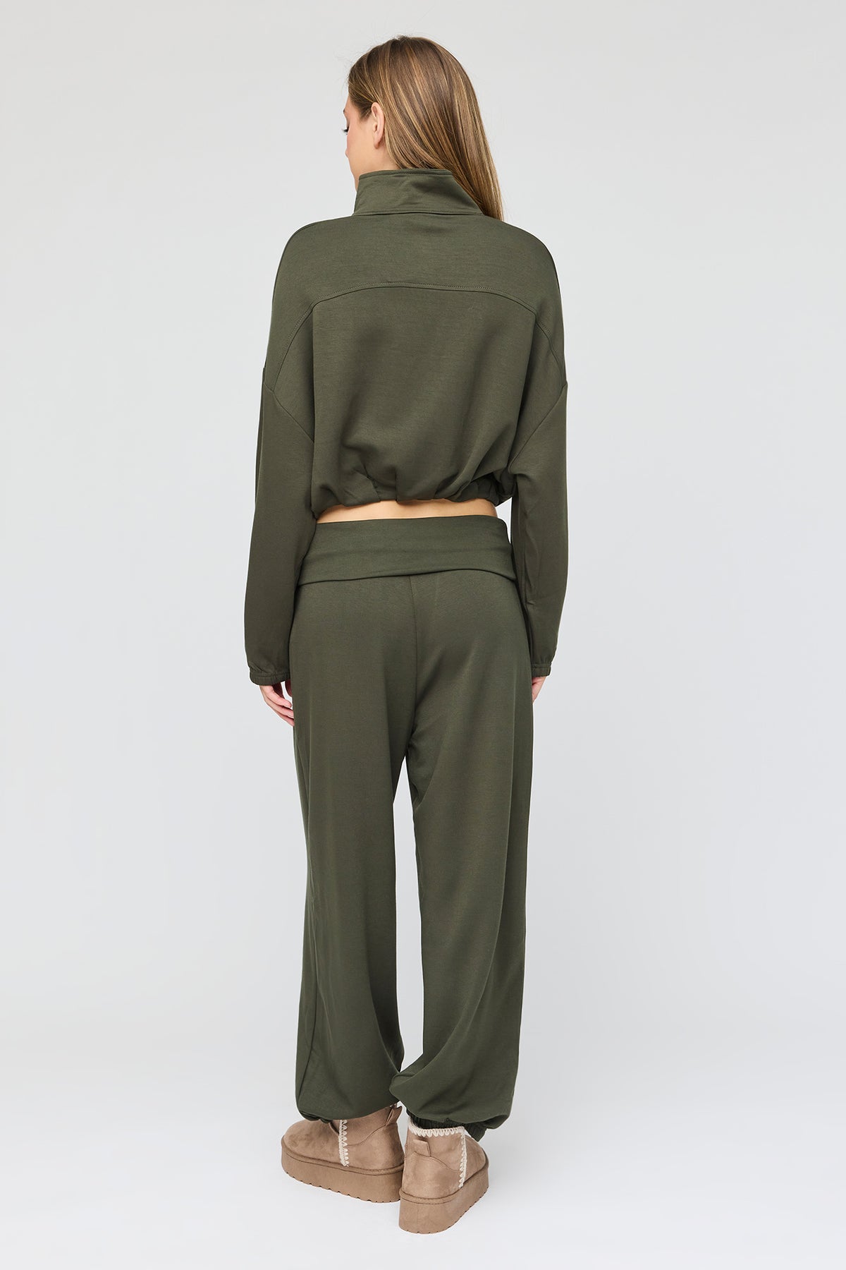Alt View 3. U/A Foldover Waist Balloon Leg Jogger - Green
