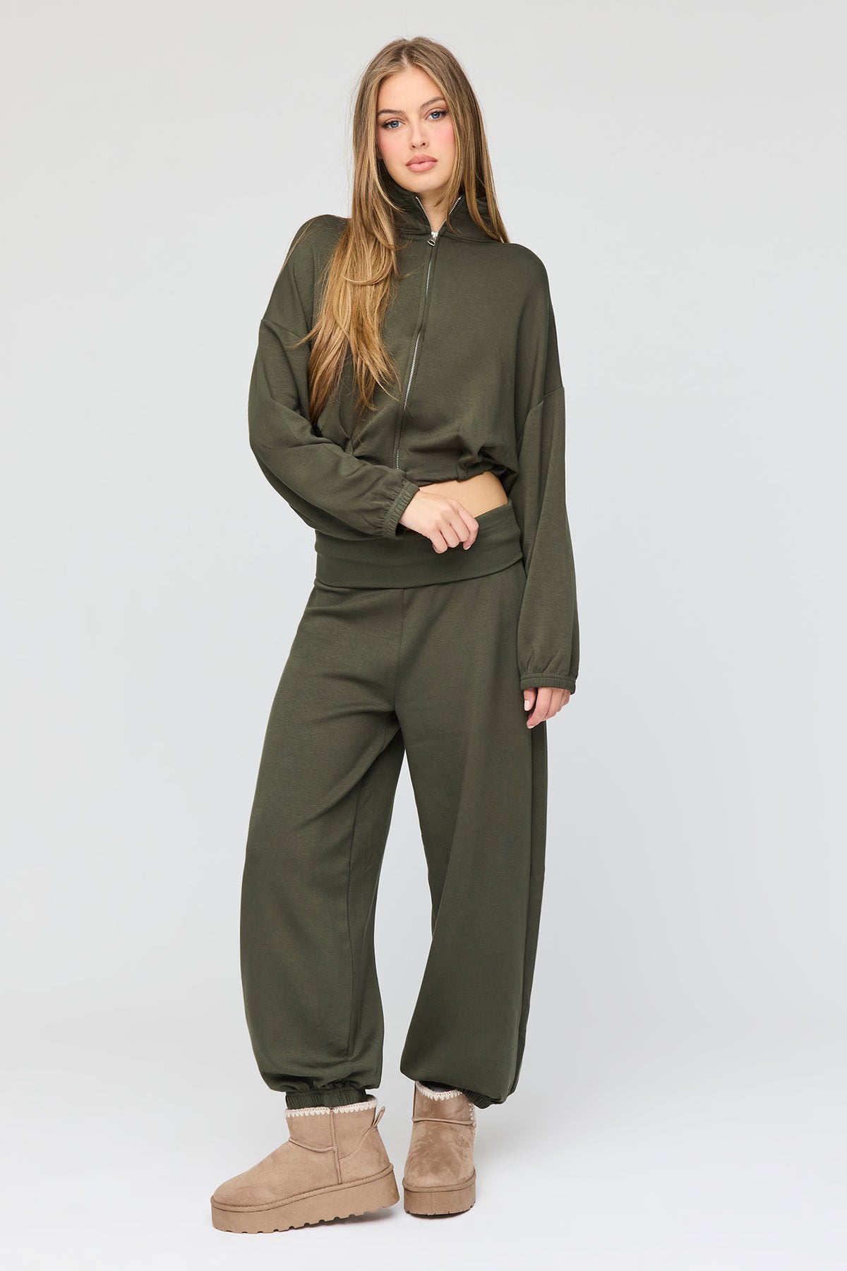 Alt View 4. U/A Foldover Waist Balloon Leg Jogger - Green