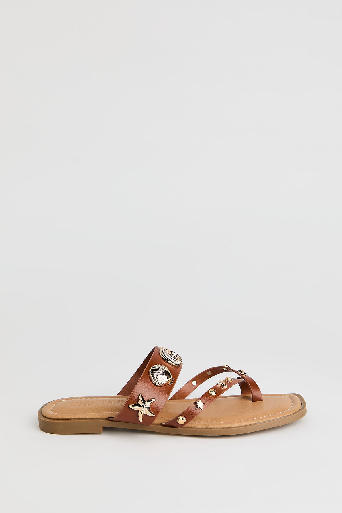 Shell Charm Toe Loop Sandal - Camel