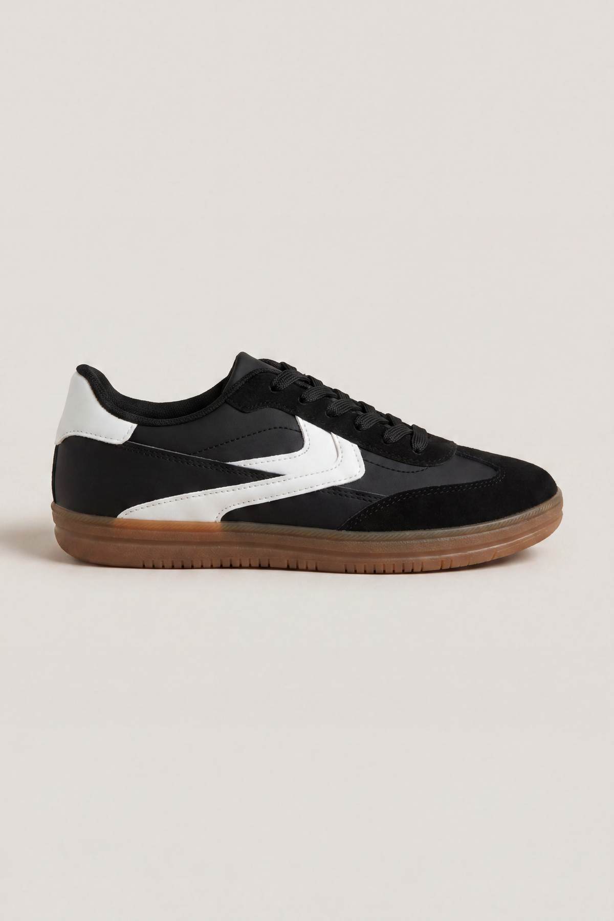 Alt View 2. Retro Sneaker - Black