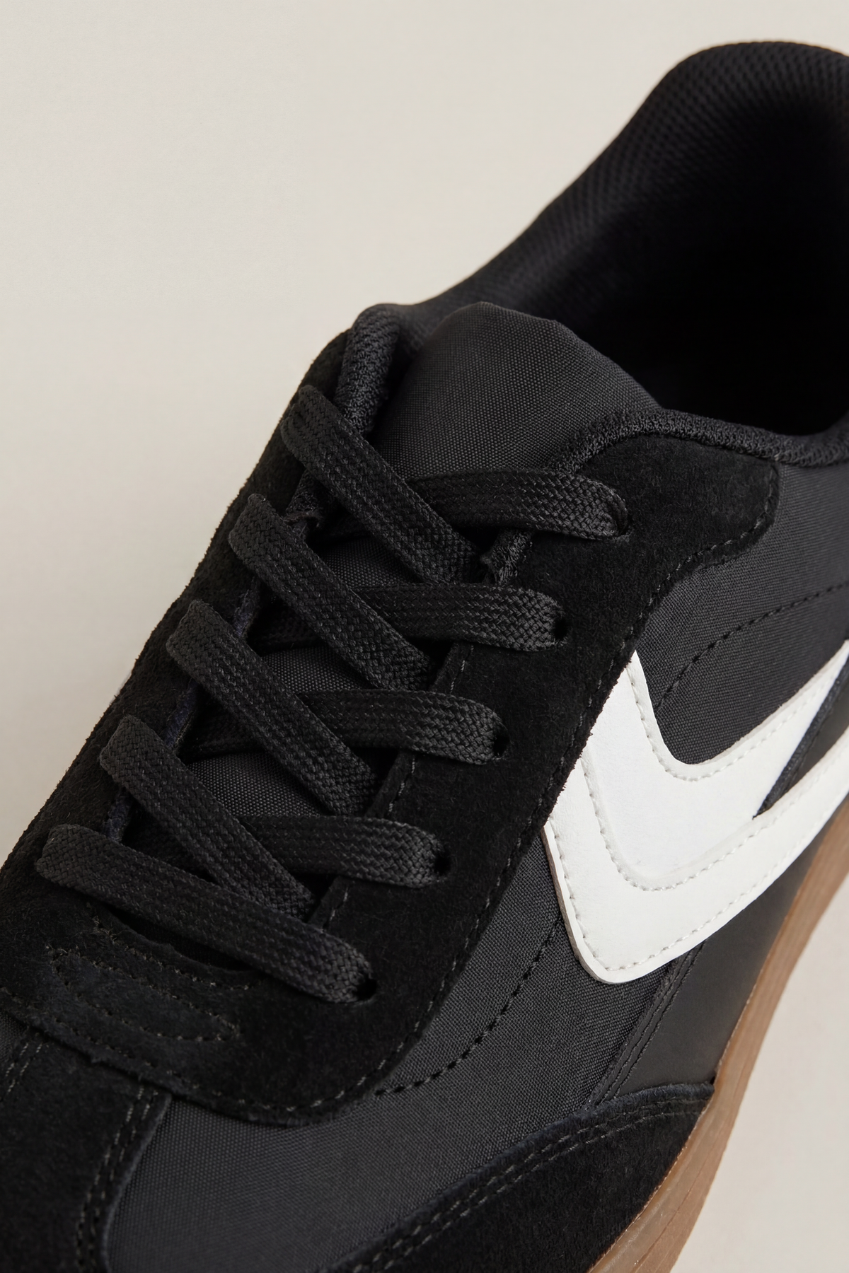 Alt View 3. Retro Sneaker - Black