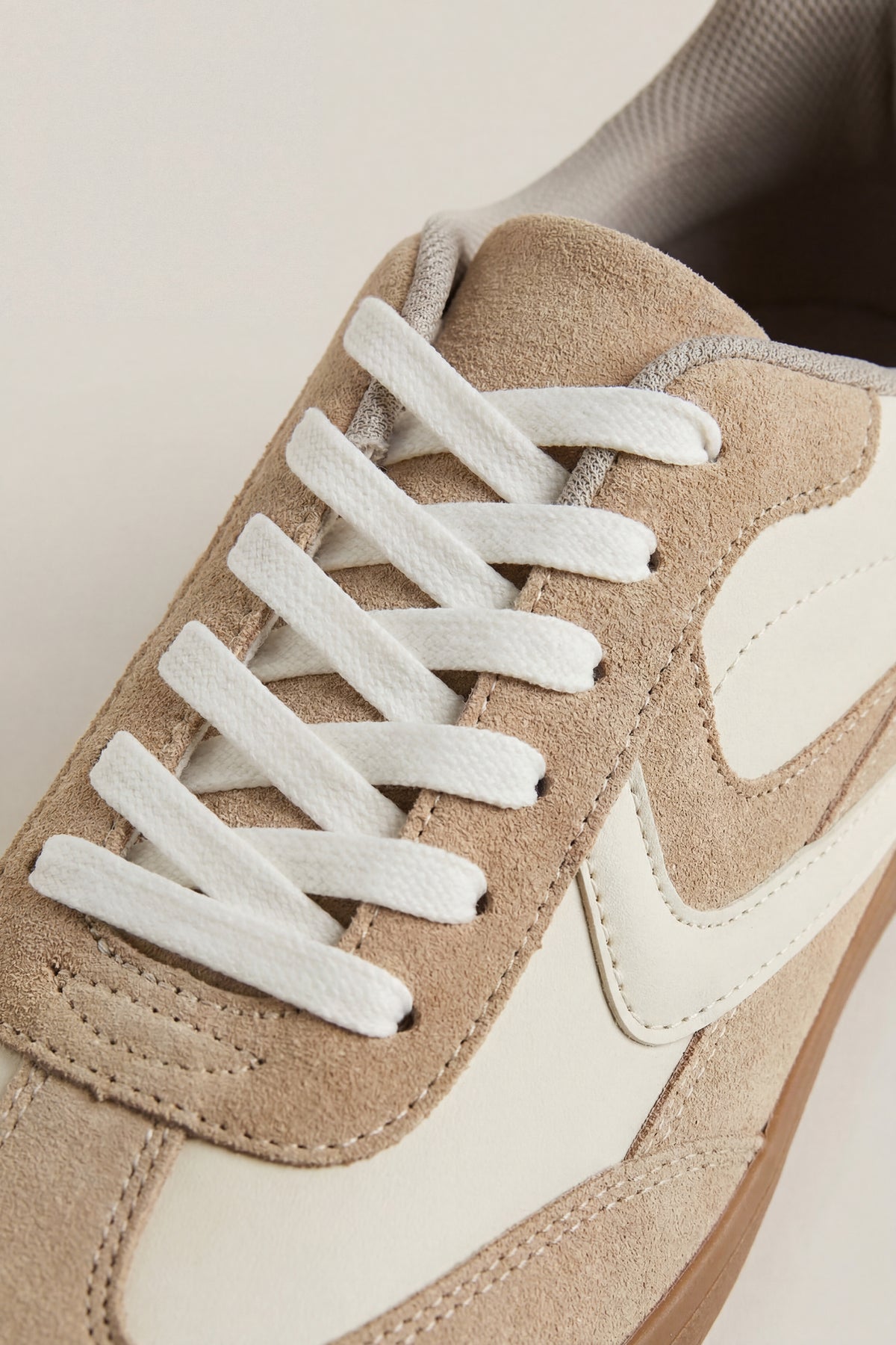 Alt View 3. Retro Sneaker - Beige