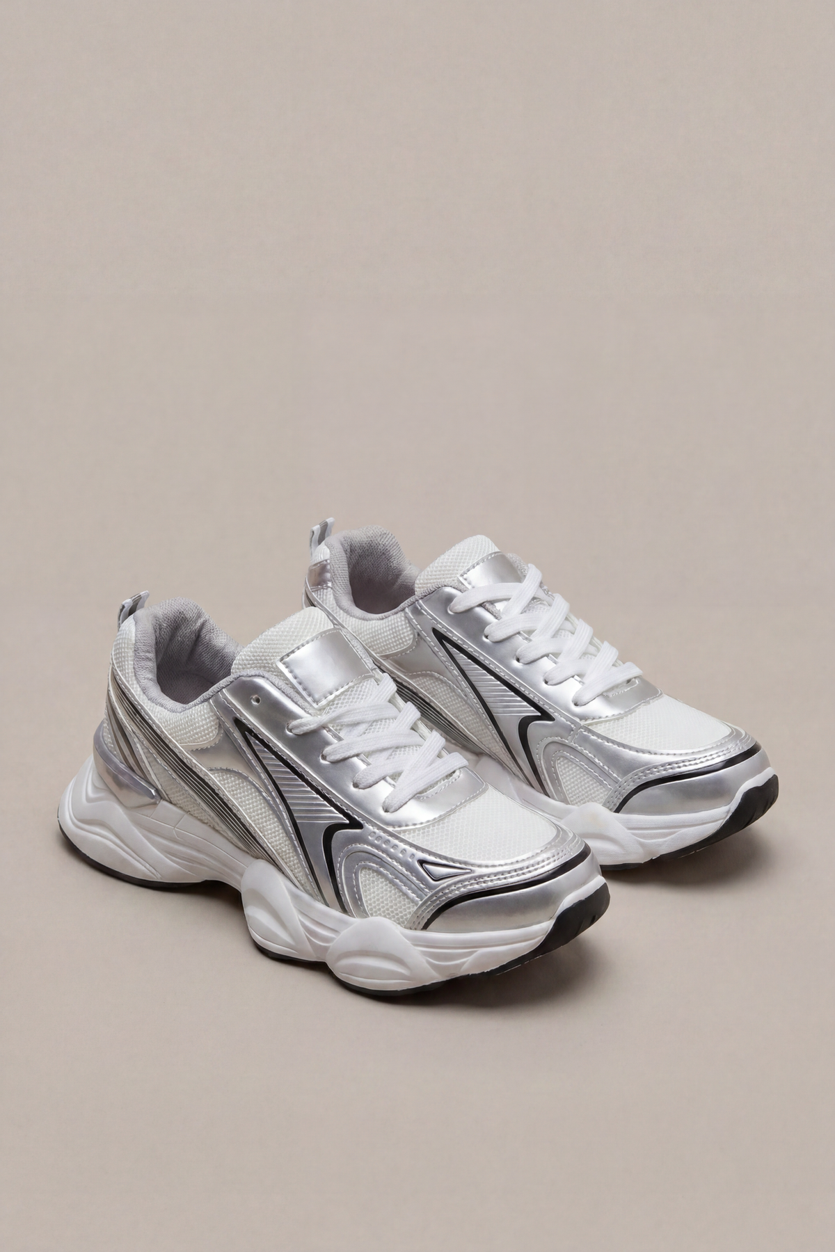 Alt View 2. Chunky Sneaker - Black