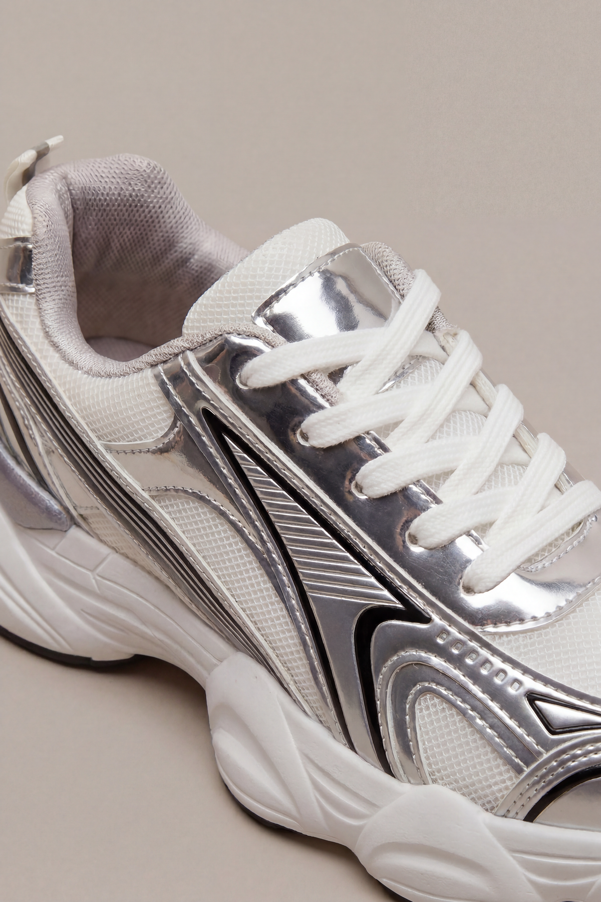 Alt View 3. Chunky Sneaker - Black