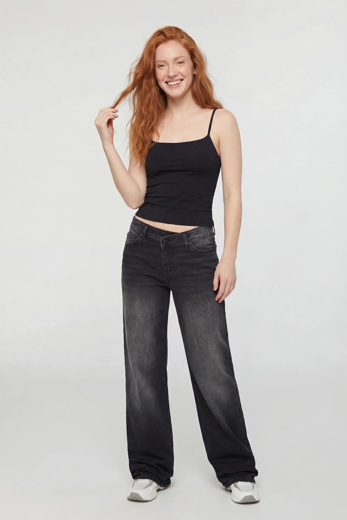 Alt View 3. Braless Scoop Neck Cami - Black