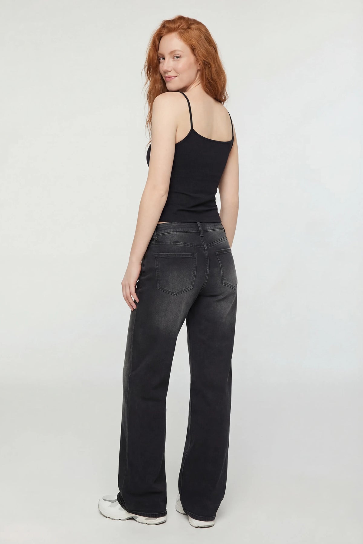 Alt View 2. Braless Scoop Neck Cami - Black