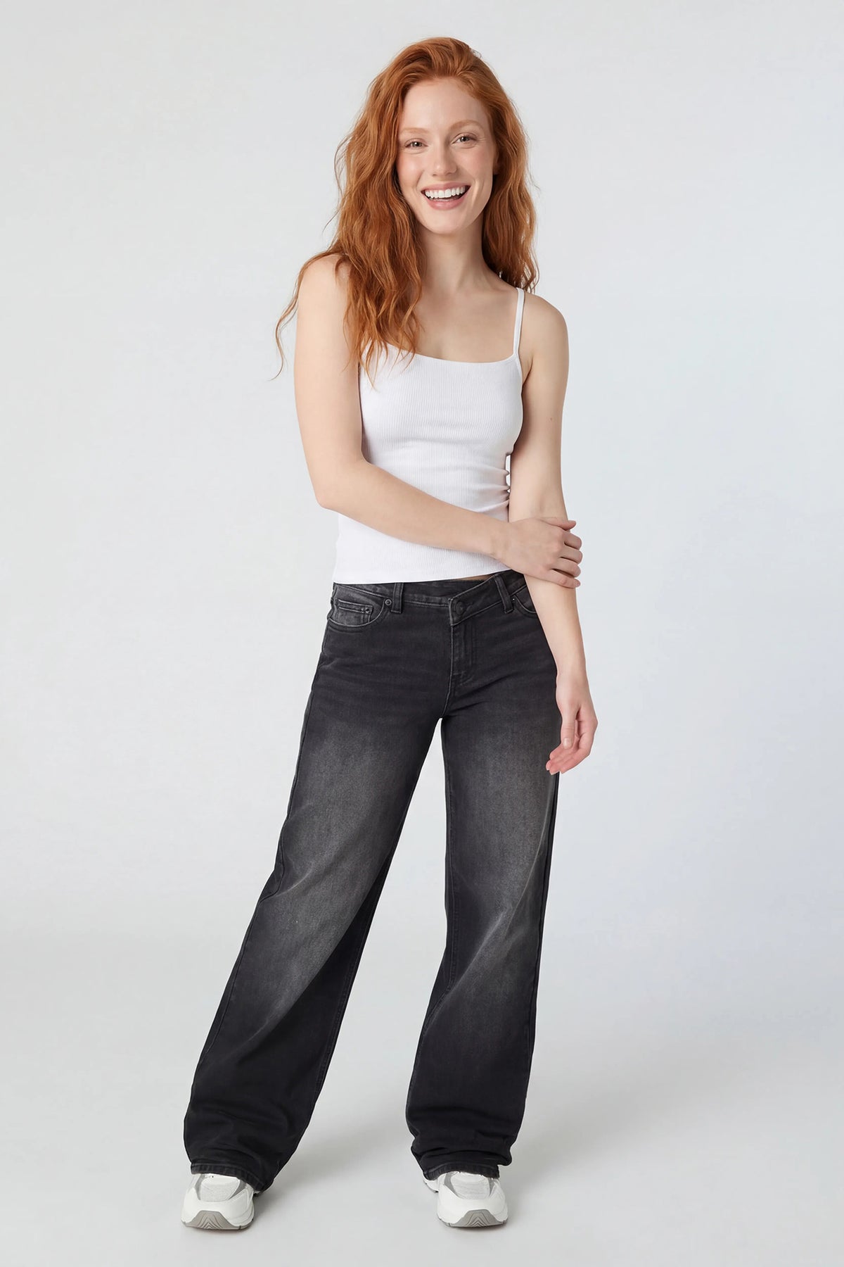 Alt View 3. Braless Scoop Neck Cami - White