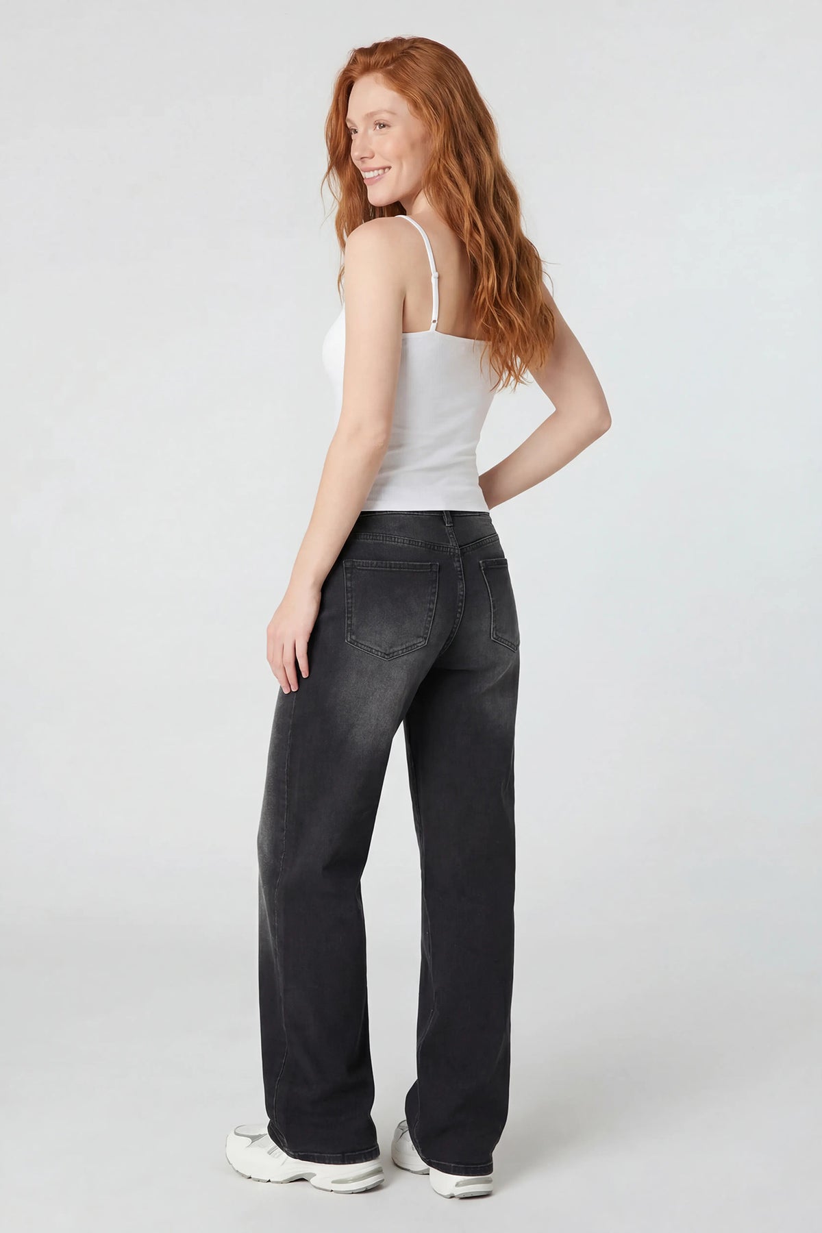 Alt View 2. Braless Scoop Neck Cami - White