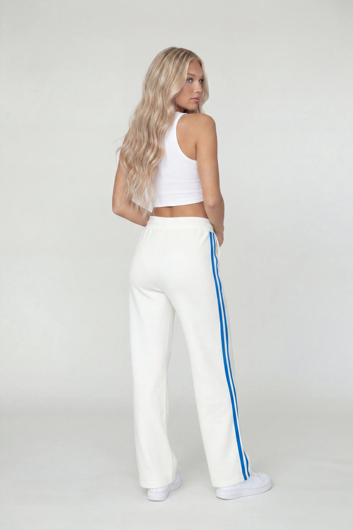 Alt View 3. Fleece Barrel Sweatpant - White