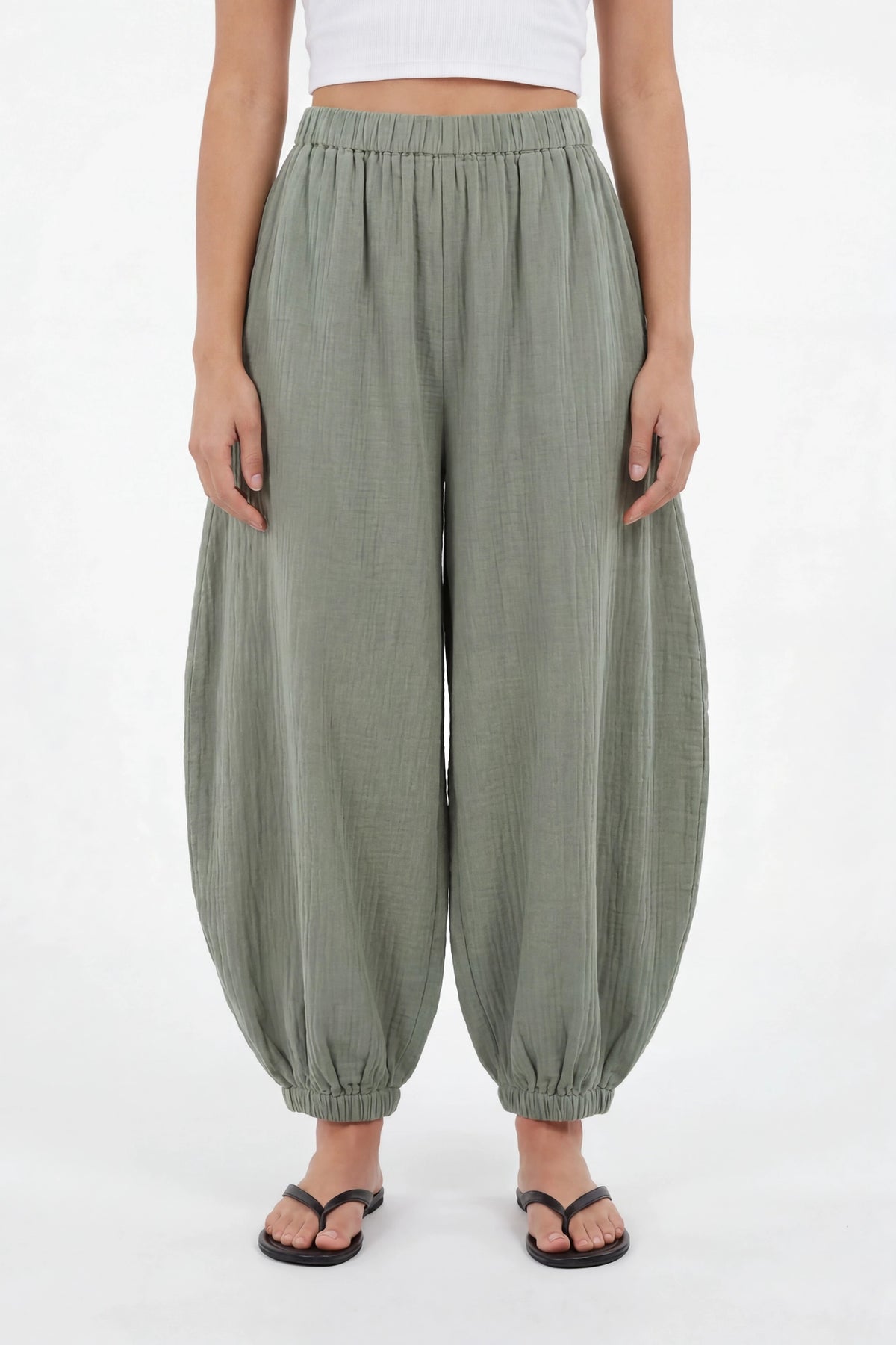 Alt View 2. Gauze Balloon Pant - Dark Green