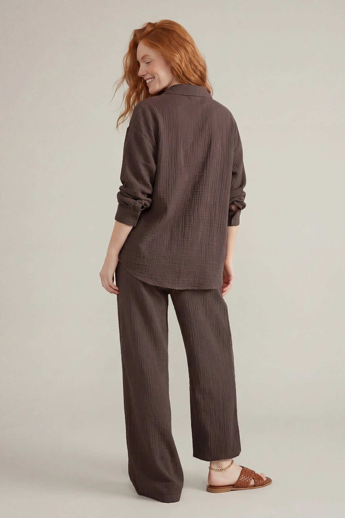 Alt View 2. Textured Drawstring Pant - Brown