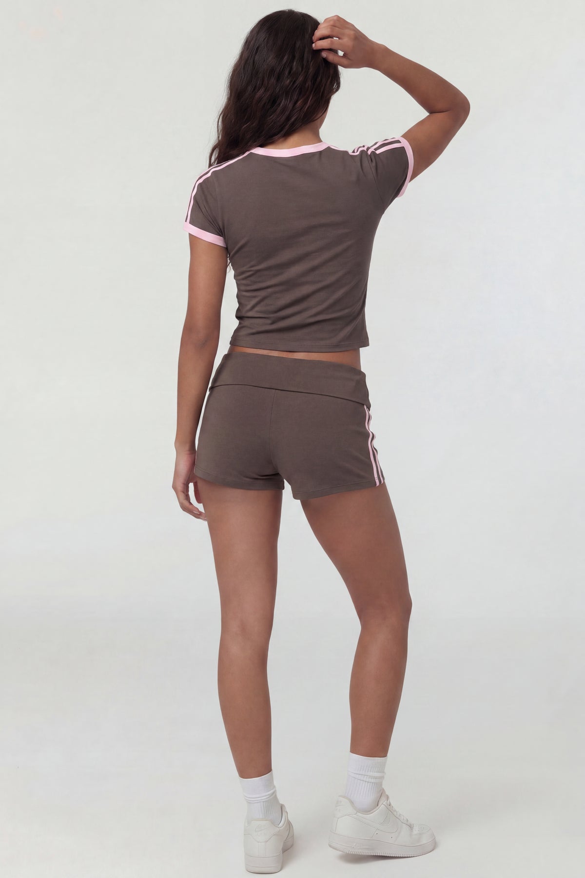 Alt View 2. Graphic Baby Tee - Brown