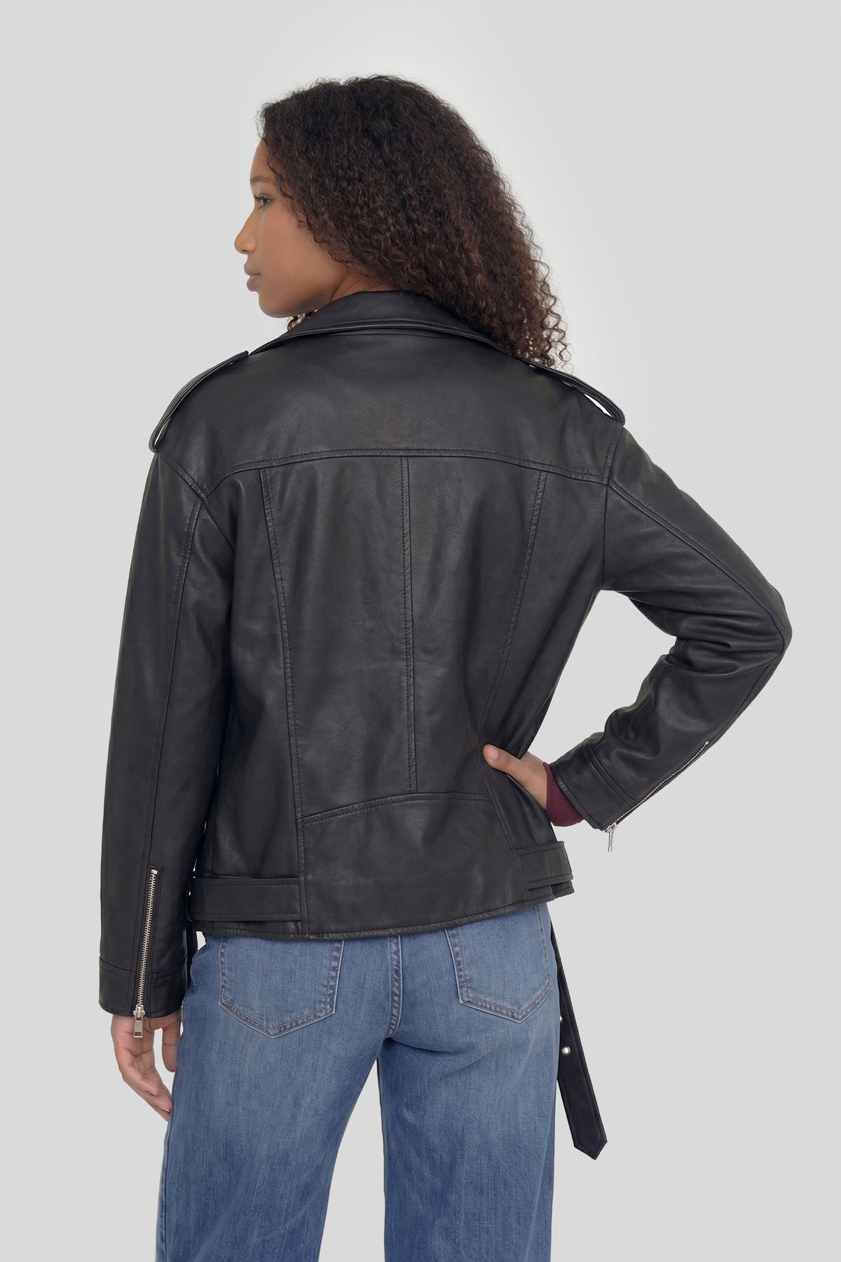 Alt View 2. Oversized Faux Leather Jacket - Black