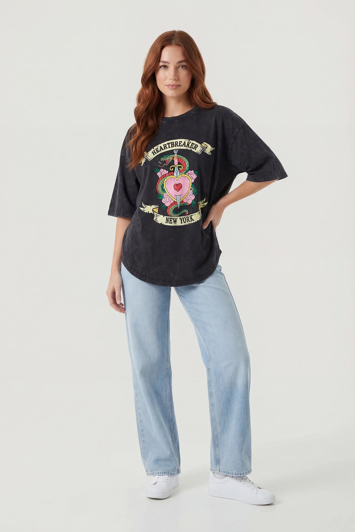 Alt View 3. Oversized Graphic Washed T-Shirt - Black