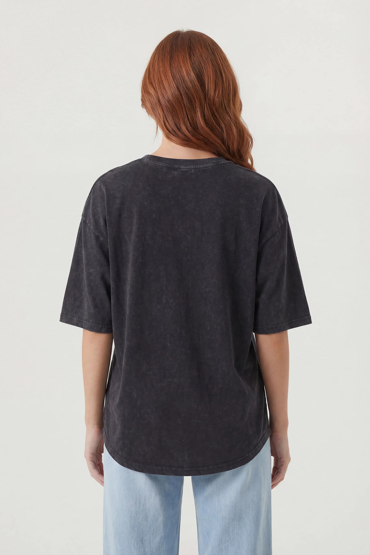Alt View 2. Oversized Graphic Washed T-Shirt - Black