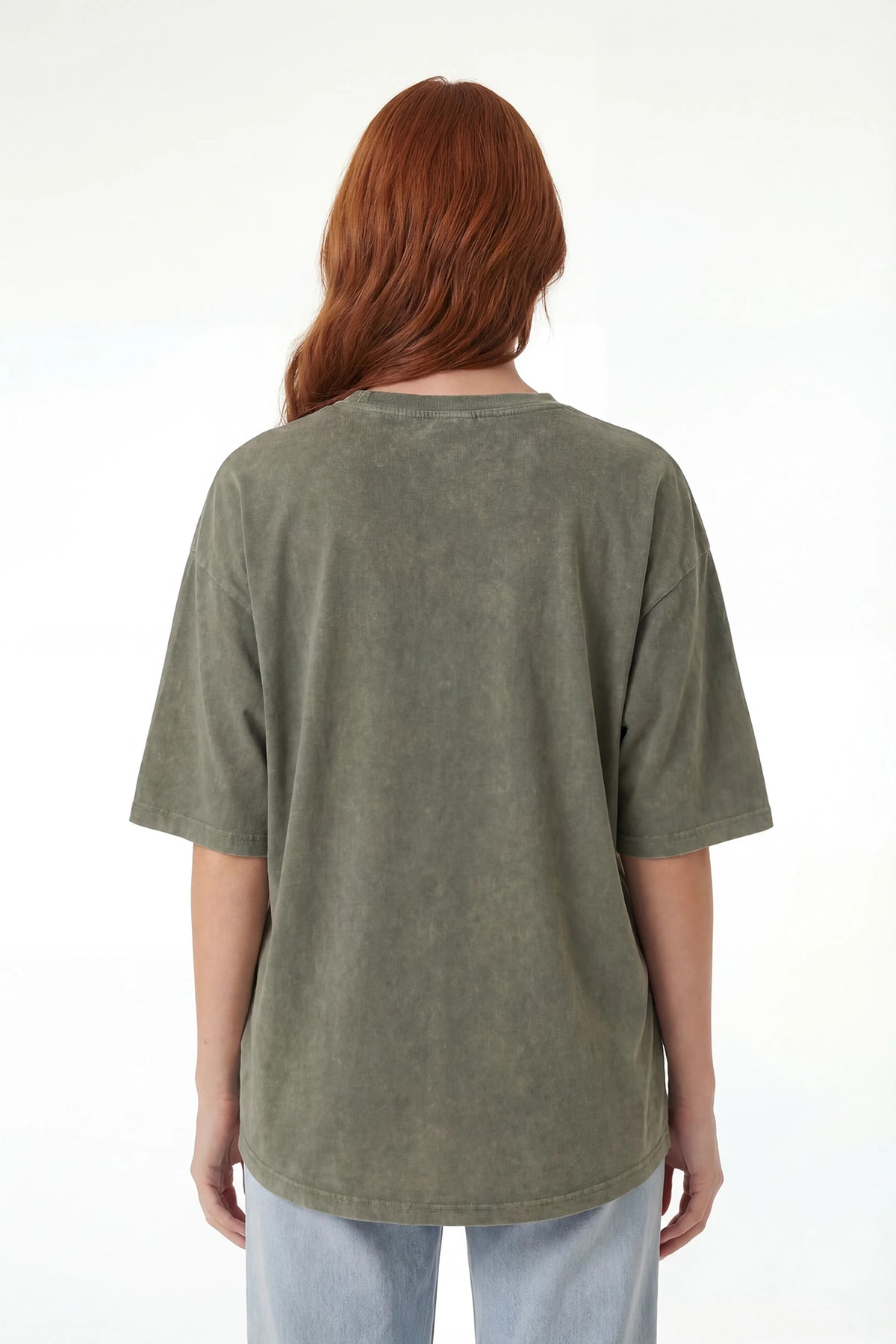 Alt View 2. Oversized Graphic Washed T-Shirt - Dark Green