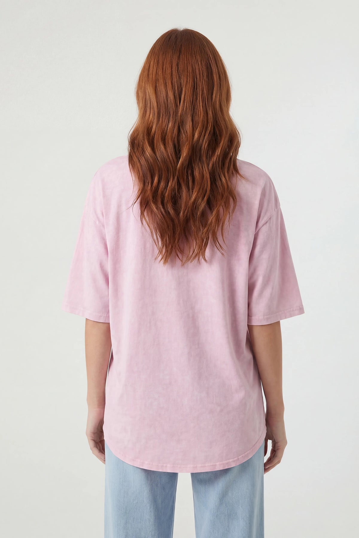 Alt View 2. Oversized Graphic Washed T-Shirt - Pink